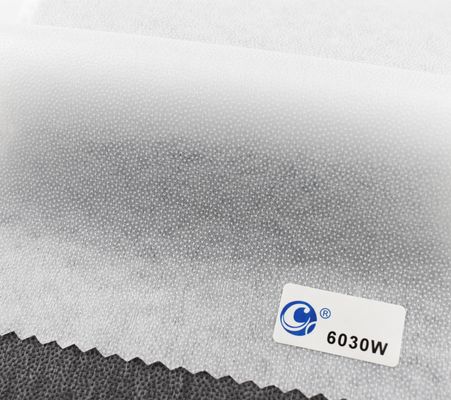 Kleidungsstücke, die aus 100% Polyester-Nichtgewebe-Fusible Stoffe gefertigt werden