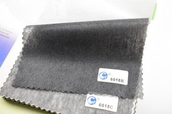 Kleidungsstücke, die aus 100% Polyester-Nichtgewebe-Fusible Stoffe gefertigt werden