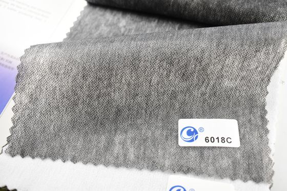 Kleidungsstücke, die aus 100% Polyester-Nichtgewebe-Fusible Stoffe gefertigt werden