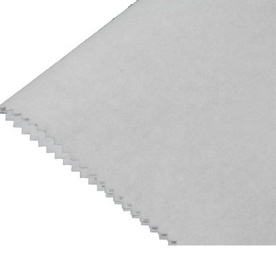 Nichtgewebte Stickereien, die mit Tearaway-Backing-Papier und 20-10GSM-Filtergewebe eingelegt sind